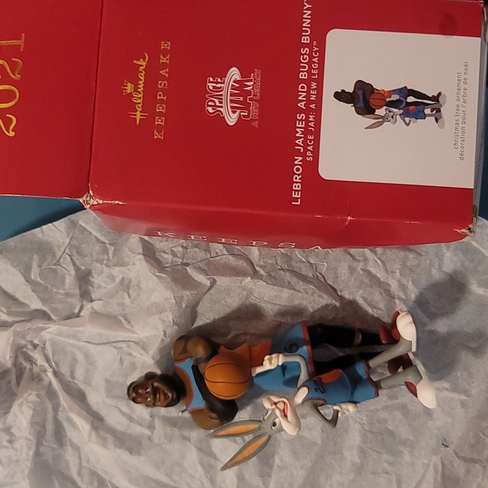 HALLMARK KEEPSAKES 2021 SPACE JAM ORNAMENT: LEBRON JAMES WITH BUGS BUNNY: NIB